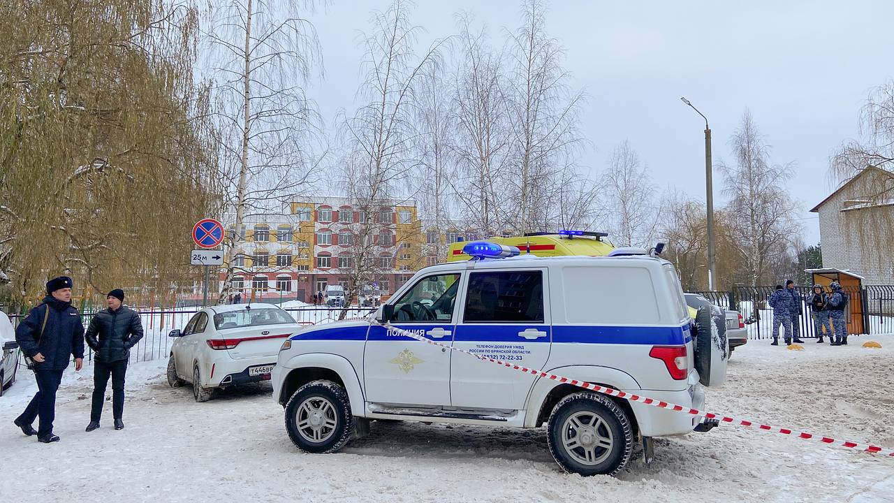 Прокуратура начала проверку охранной системы после стрельбы в брянской  школе: Следствие и суд: Силовые структуры: Lenta.ru