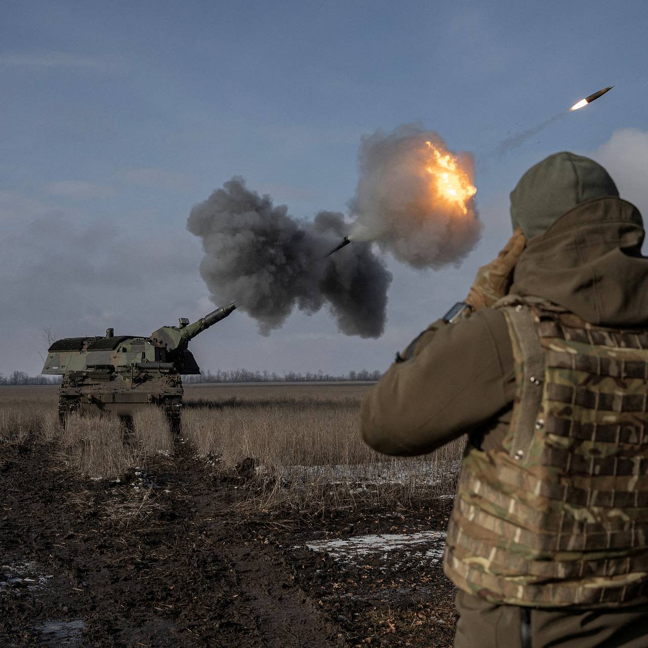 Российские войска уничтожили немецкую САУ Panzerhaubitze 2000 в зоне СВО:  Политика: Россия: Lenta.ru