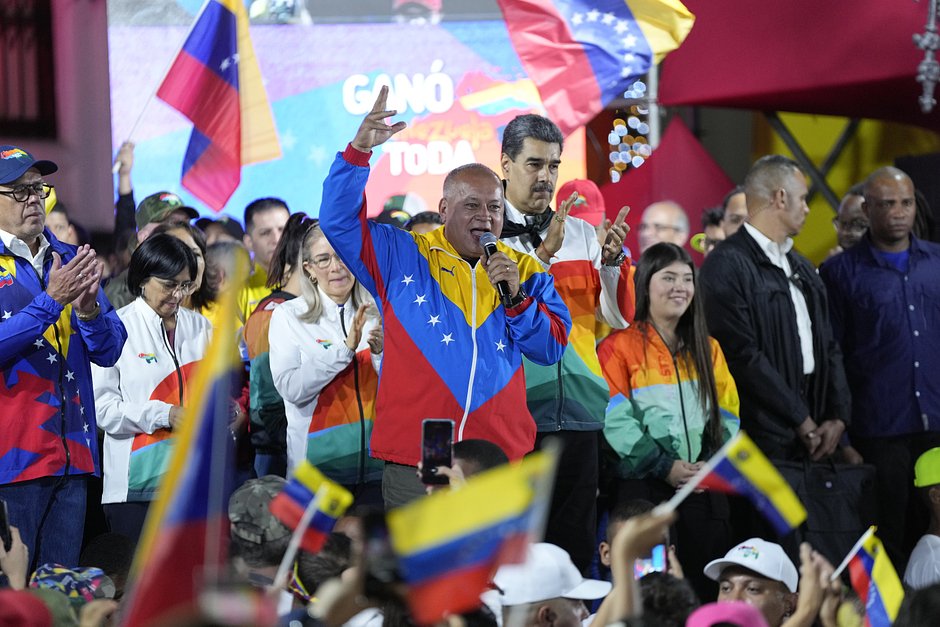 Венесуэльский депутат Диосдадо Кабельо на проправительственном митинге после референдума по поводу претензий Венесуэлы на Эссекибо в Каракасе, Венесуэла, 4 декабря 2023 года