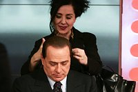 «Гнездо» Трампа, залысина Берлускони и парик президента Аргентины. Как прически политиков меняют их судьбу? 