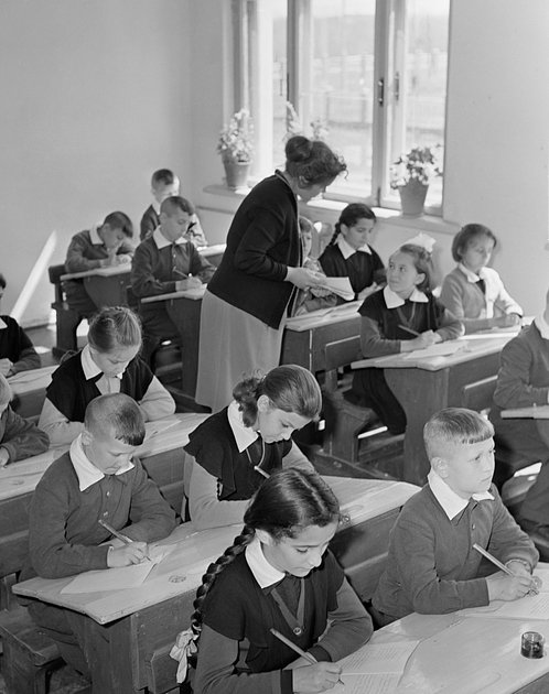 Урок русского языка в третьем классе школы-интерната №1 города Армавира. Краснодарский край, СССР, 14 мая 1962 года