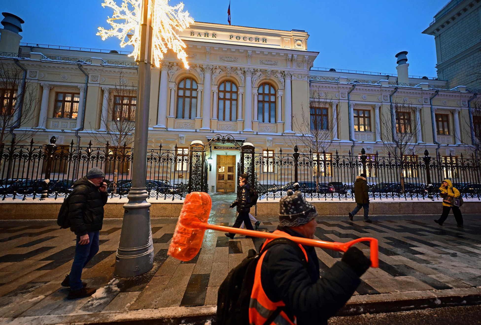 Мошенники получают полный доступ к телефону жертвы. Центробанк раскрыл  мошенническую схему с купюрой в 5000 рублей: Социальная сфера: Экономика:  Lenta.ru