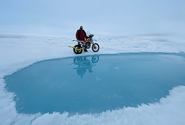 Снежница ― лужа на поверхности замерзшего океана