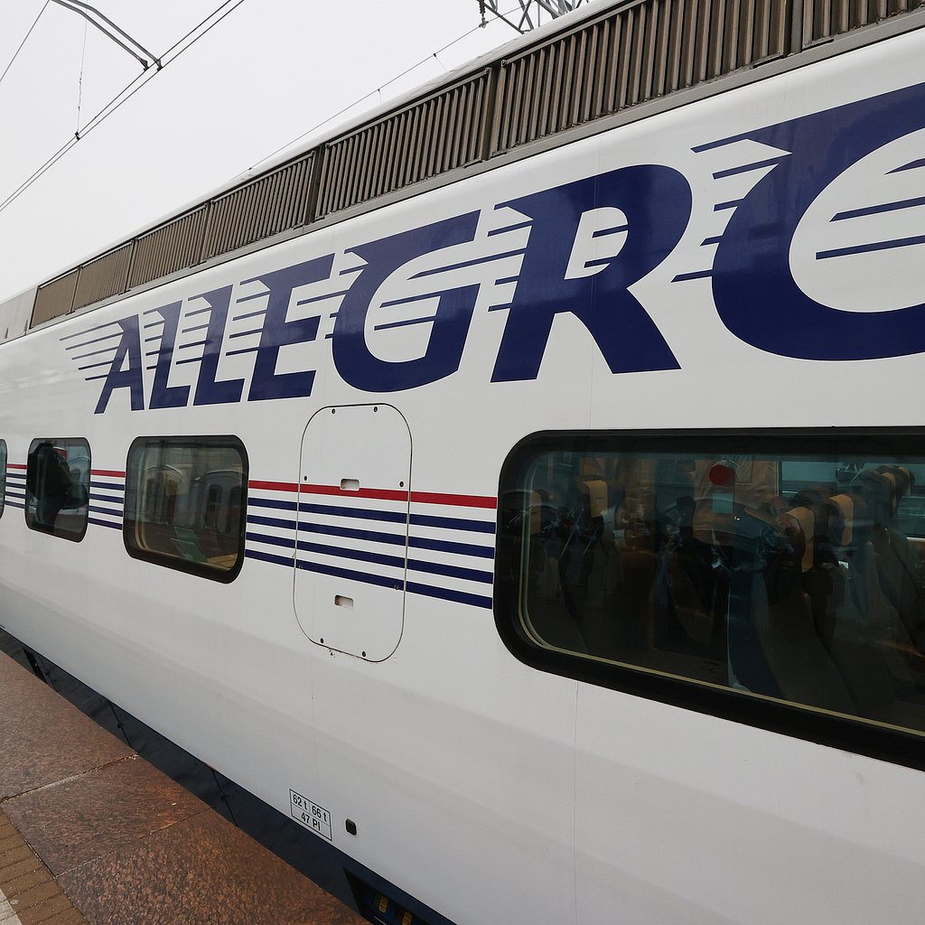 Поезд аллегро хельсинки. Поезд Аллегро в Хельсинки. Финский поезд Аллегро. Аллегро поезд СПБ Хельсинки. Поезд Ленинград Хельсинки.