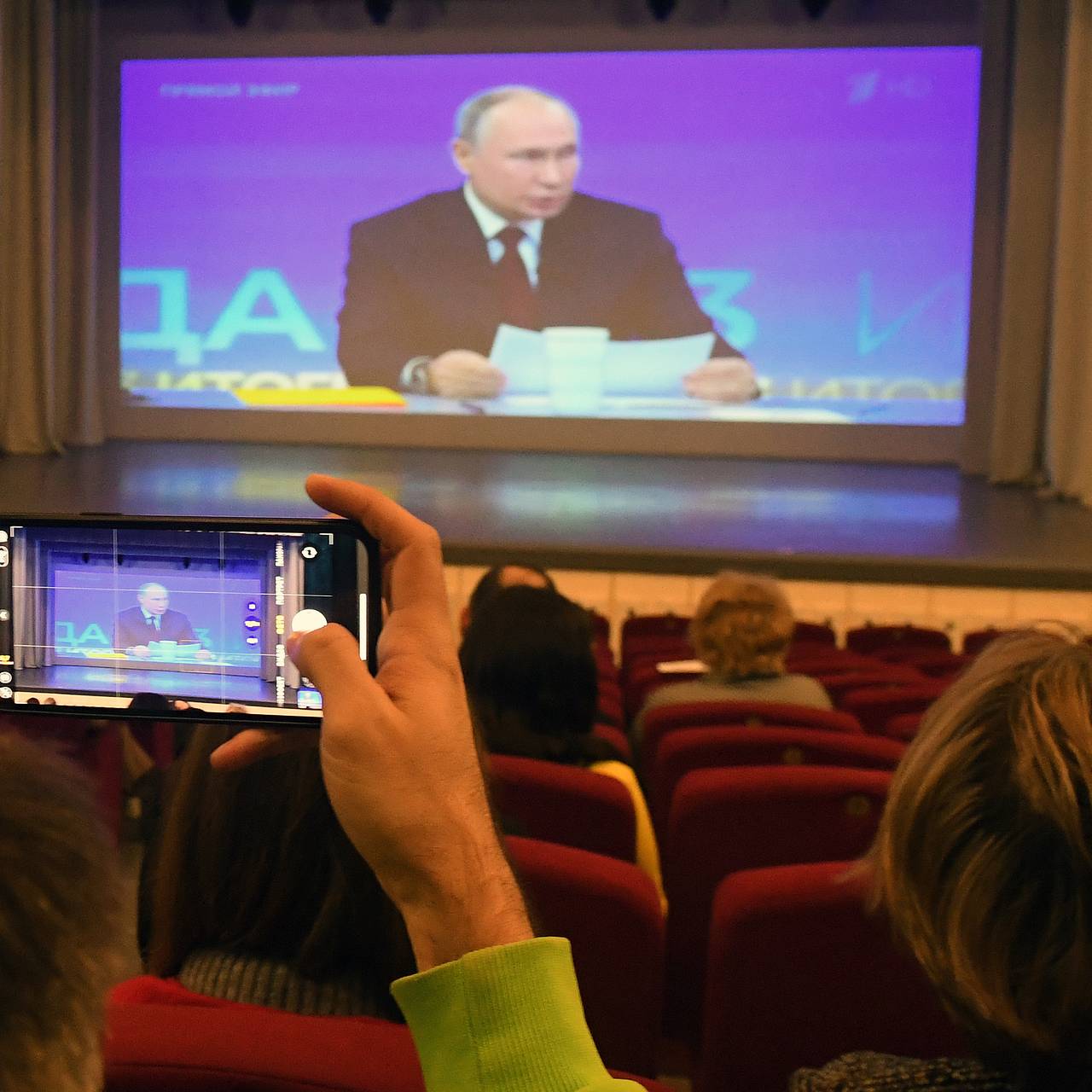 В Крыму назвали пиаром вопрос детей к Путину из аварийного спортзала:  Политика: Россия: Lenta.ru