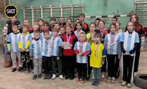 Крымские школьники пожаловались Путину на облезлый спортзал. Через три часа директора спорткомплекса допросили