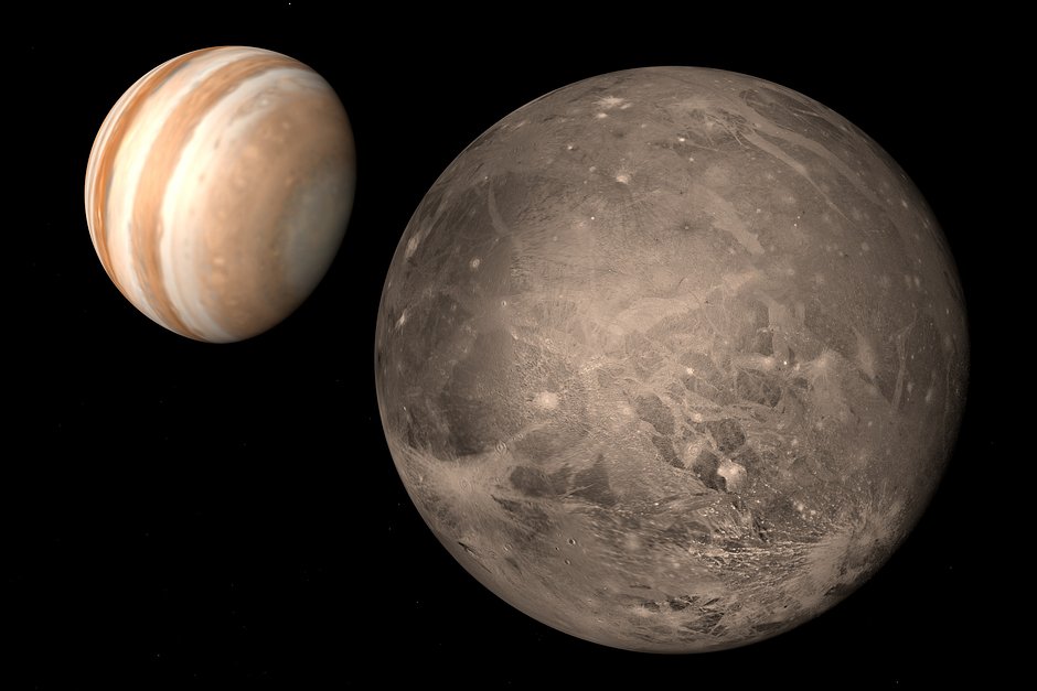 Спутник Ганимед на фоне планеты Юпитер