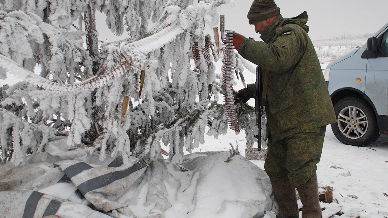 «Хотела не отмечать, но супруг ругает» Тысячи россиянок ждут мужей с СВО на  Новый год. Что они чувствуют в это время?: Общество: Россия: Lenta.ru