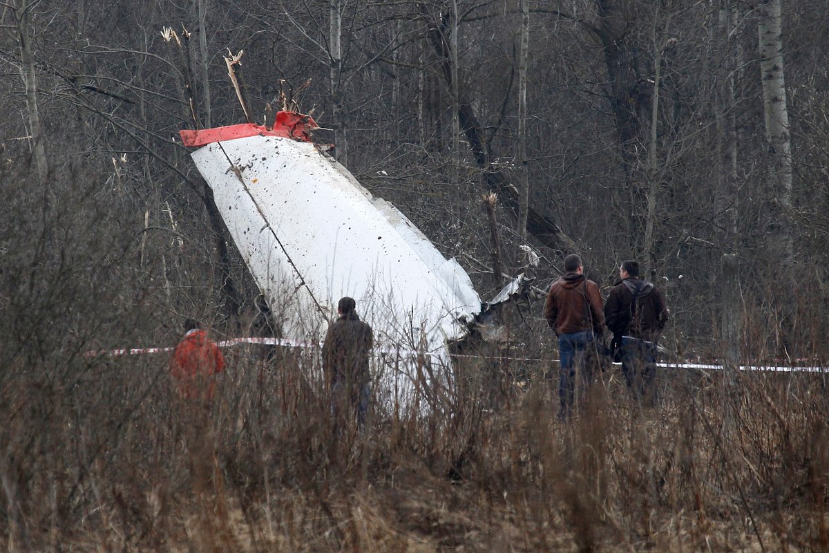 Польская комиссия год назад заподозрила Россию в подрыве самолета Качиньского. Теперь ее саму обвиняют в фальсификациях