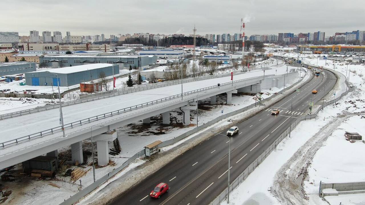 На МКАД столкнулись несколько грузовиков и легковых автомобилей:  Происшествия: Россия: Lenta.ru