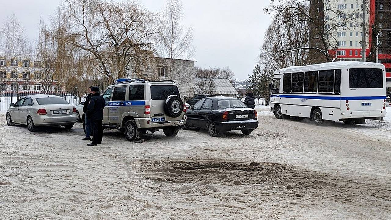 Стало известно о состоянии пострадавших во время стрельбы в брянской  гимназии: Общество: Россия: Lenta.ru