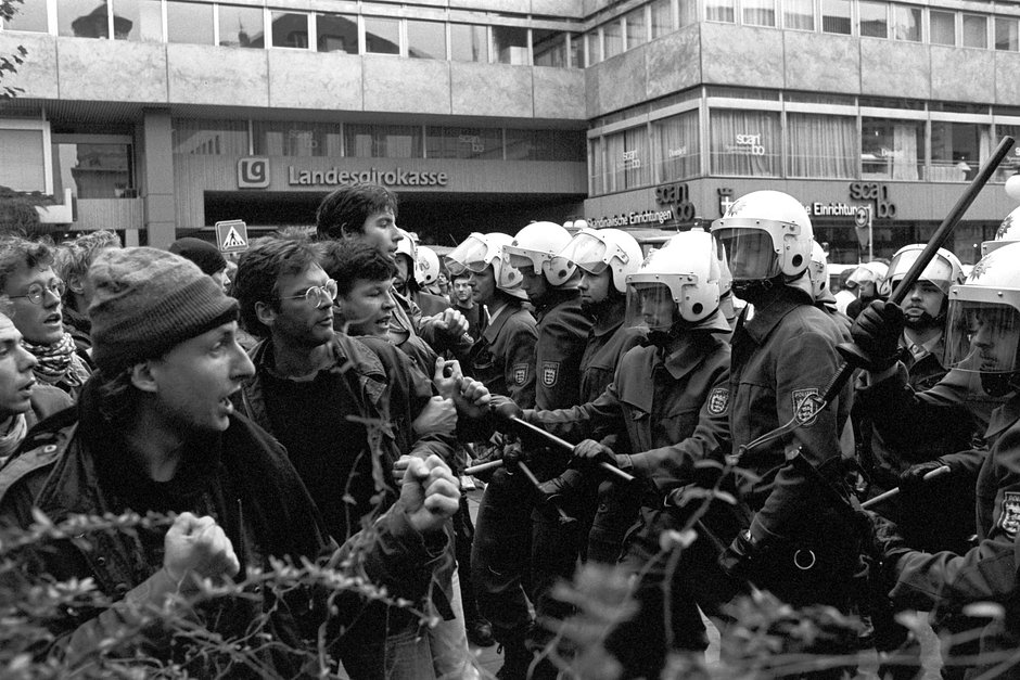 Столкновения между полицией и демонстрантами в центре Штутгарта, 17 октября 1987 года