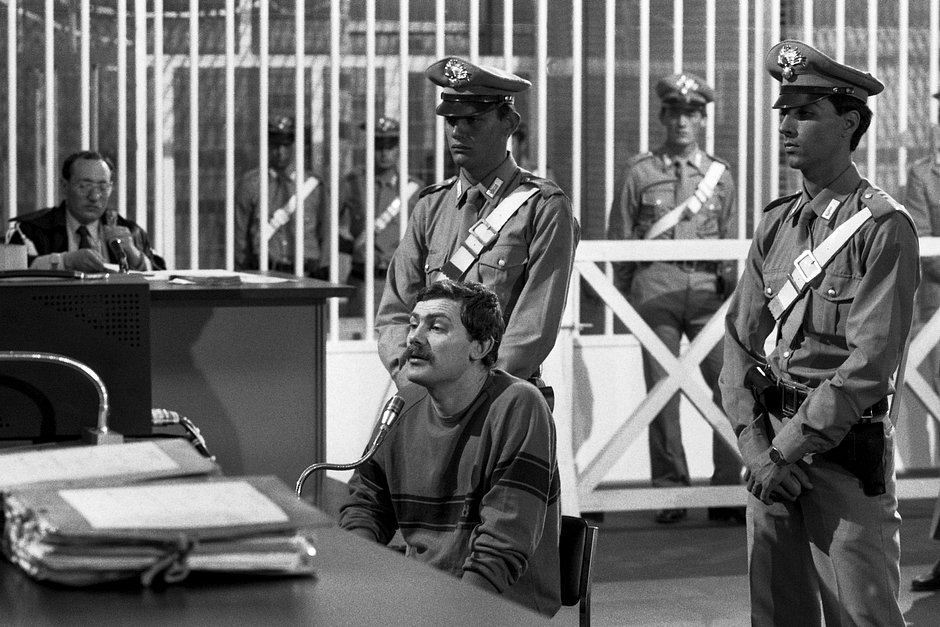 Итальянский террорист Патрицио Печи из «Красных бригад» во время суда, Рим, Италия, 15 июня 1982 года
