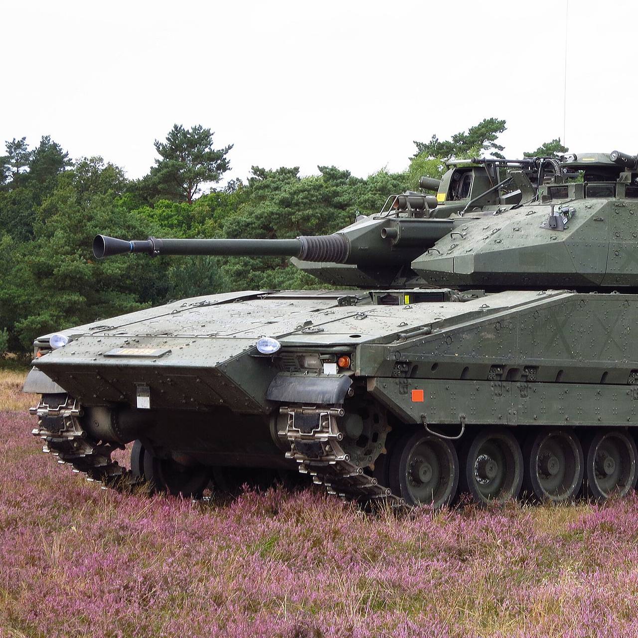 Военные ЮВО объяснили, почему на поле боя так важны танки