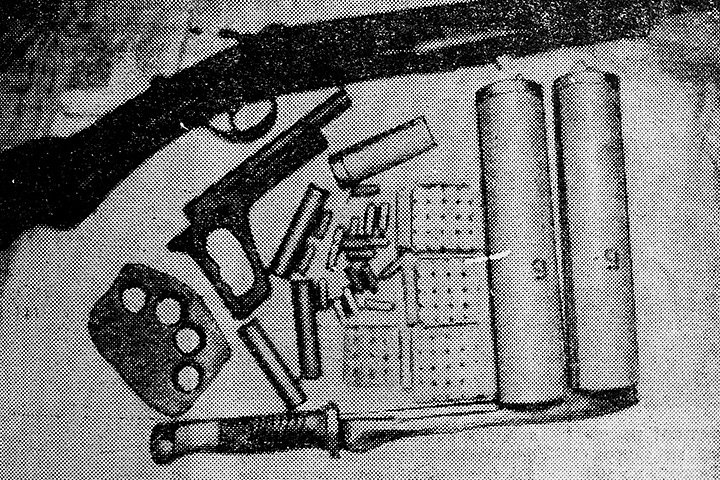 Самодельное оружие, которое использовали «бегуны»: кастеты, самопалы и самодельные гранаты. Фото из криворожской газеты «Червоний Гiрник» того времени
