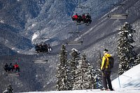 Курорты Красной Поляны зимой 2023-2024: отдых на лыжах и без них, трассы, цены
