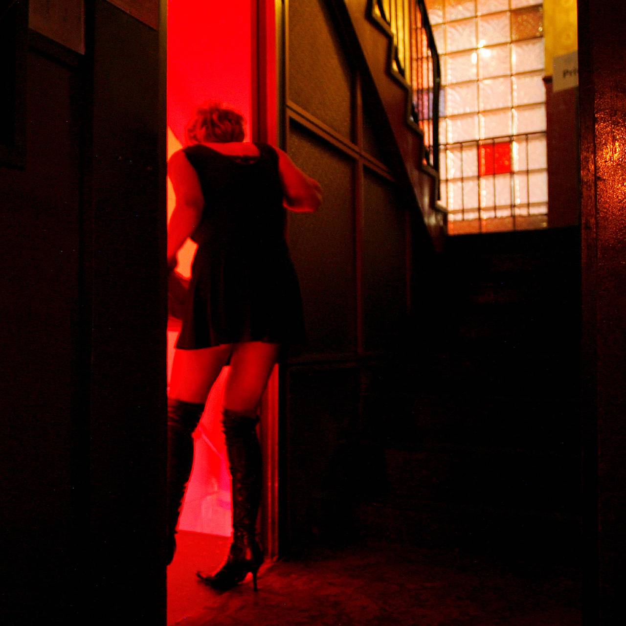 Реальный секс с незнакомцем в кабинке туалета Московского ночного клуба | ПОРНО