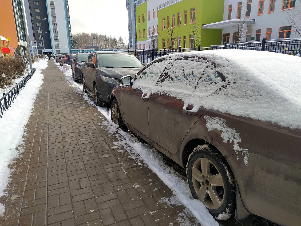 Раскрыты три способа справиться с неправильно припаркованным автомобилем  соседа: Транспорт: Среда обитания: Lenta.ru