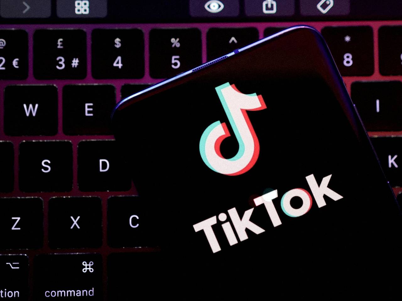 В ЕС обвинили TikTok в пропаганде опасного явления среди  несовершеннолетних: Coцсети: Интернет и СМИ: Lenta.ru