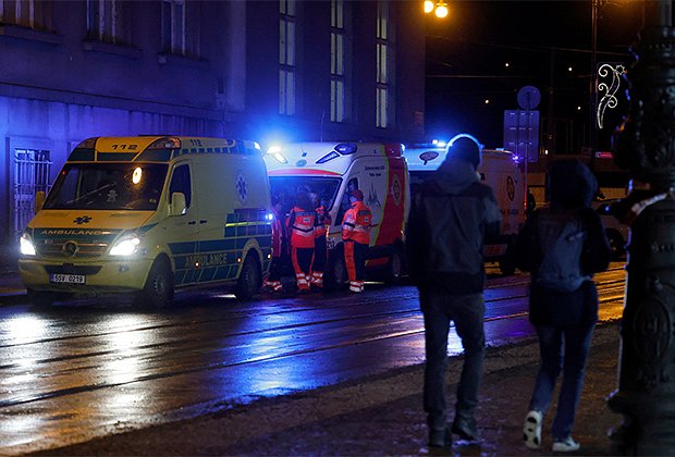 В университете в центре Праги произошла стрельба. Погибли более 15 человек, десятки ранены