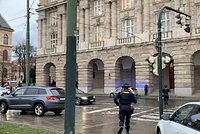 «Вся лестница была в крови» Что рассказывают жители Праги, ставшие свидетелями расстрела людей в университете? 
