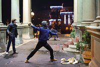 Протестующие в Сербии разгромили историческое здание и напали на полицию. Мэр Белграда назвал беспорядки майданизацией 