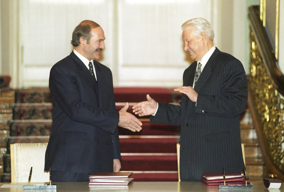 Торжественная церемония подписания Договора об образовании Союза России и Белоруссии президентами двух стран Борисом Ельциным и Александром Лукашенко, Москва, 2 апреля 1997 года