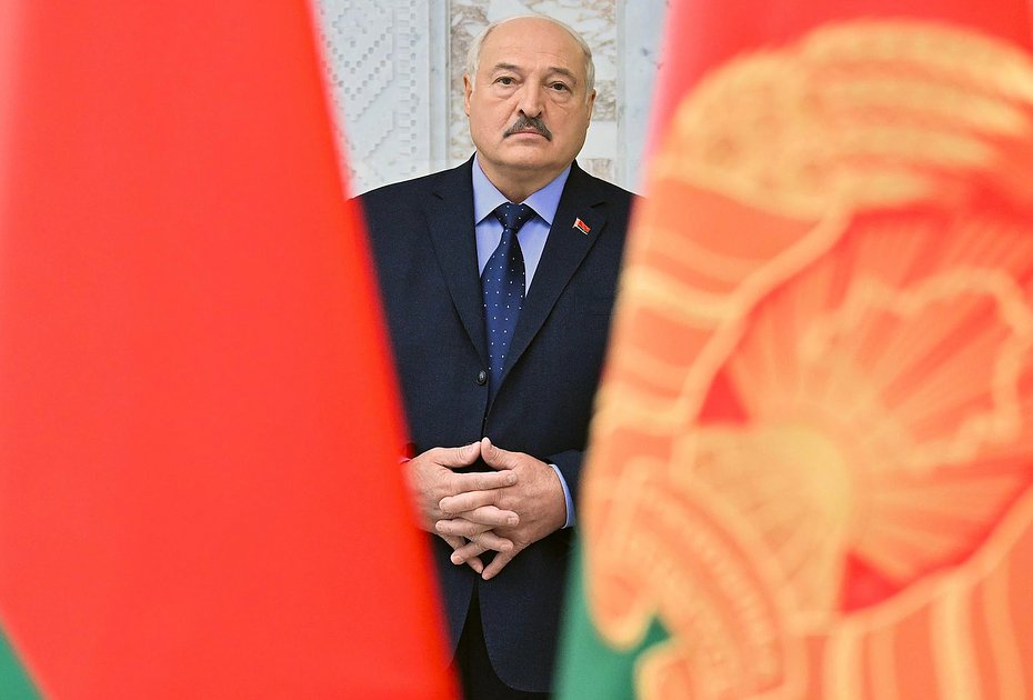 Президент Белоруссии Александр Лукашенко на церемонии встречи участников сессии Совета коллективной безопасности Организации Договора о коллективной безопасности (ОДКБ) во Дворце Независимости, Минск, 23 ноября 2023 года