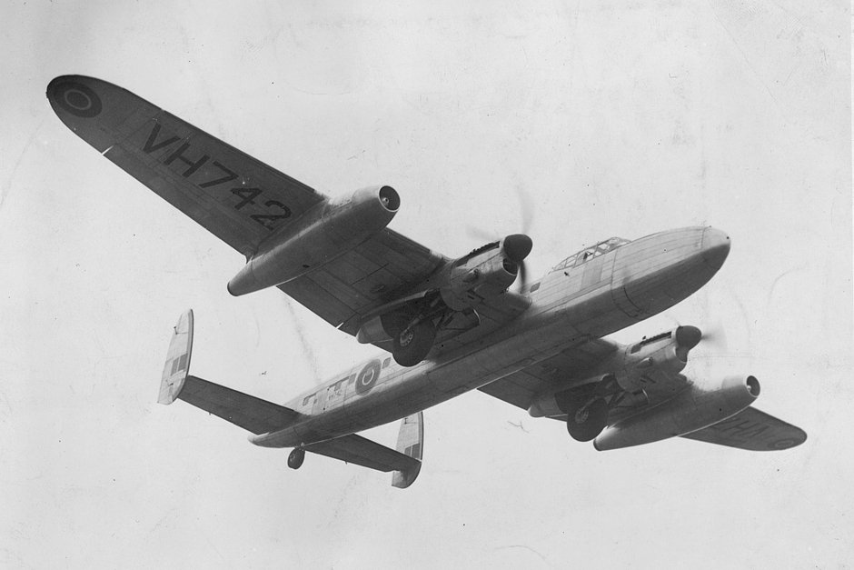Самолет Avro Lancastrian, оснащенный двумя турбореактивными двигателями Rolls-Royce Nene и двумя поршневыми двигателями Rolls-Royce Merlin