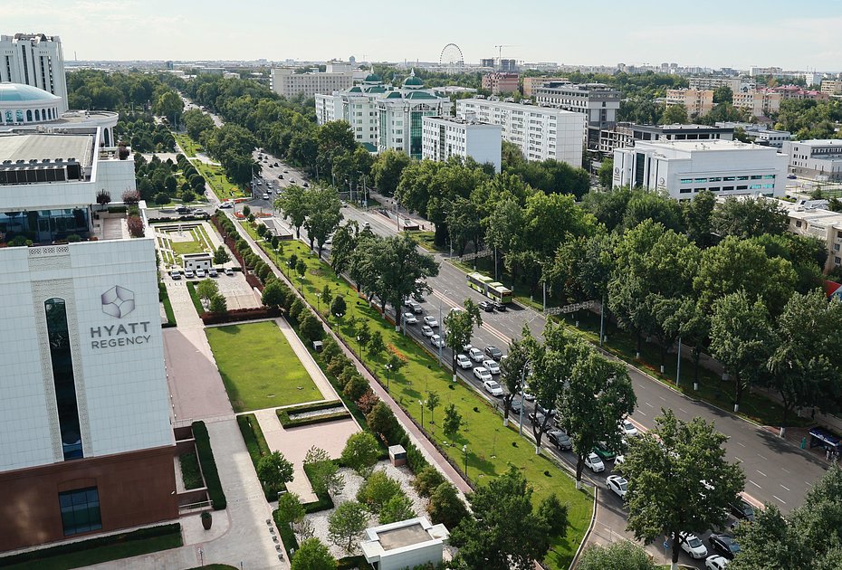 Вид на улицу Алишера Навои в Ташкенте, Узбекистан, 7 июля 2023 года
