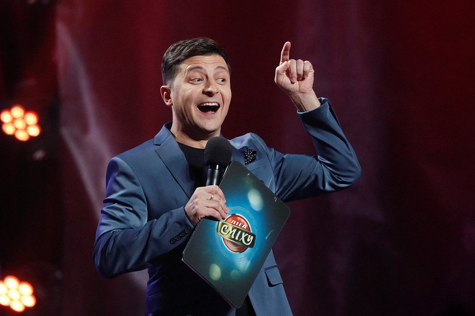 Владимир Зеленский ведет комедийное шоу в концертном зале в Киеве, 22 февраля 2019 года