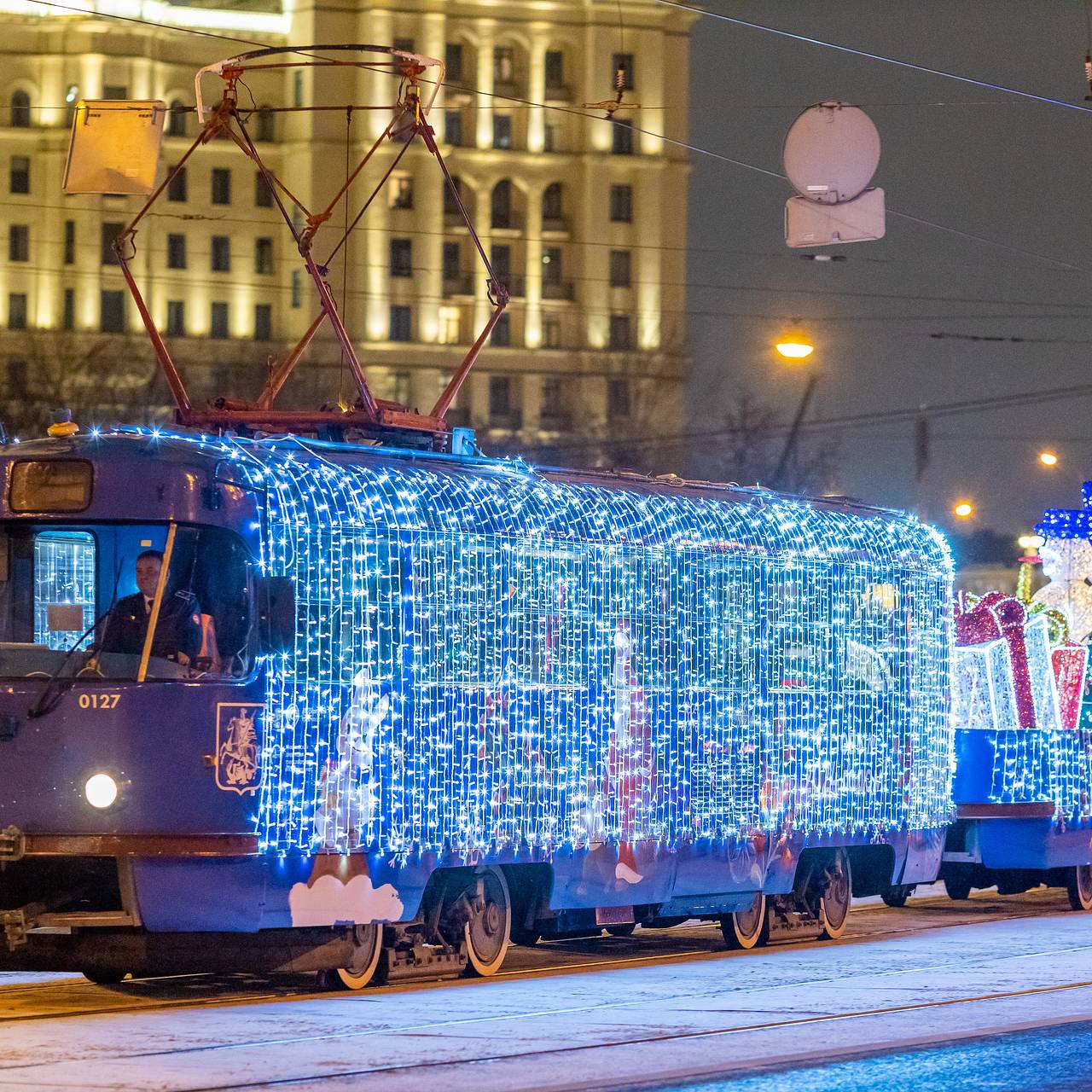 Трамвай со снеговиками запустили в центре Москвы: Москва: Россия: Lenta.ru