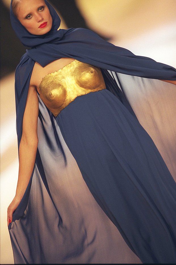 Золотые накладки Yves Saint Laurent