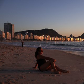 Бразильские девушки на пляже (63 фото)