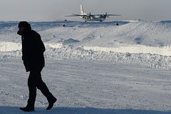В Якутии самолет с десятками пассажиров сел на замерзшую реку. Что об этом известно?