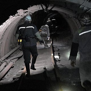 Работу крупнейшей шахты России остановили