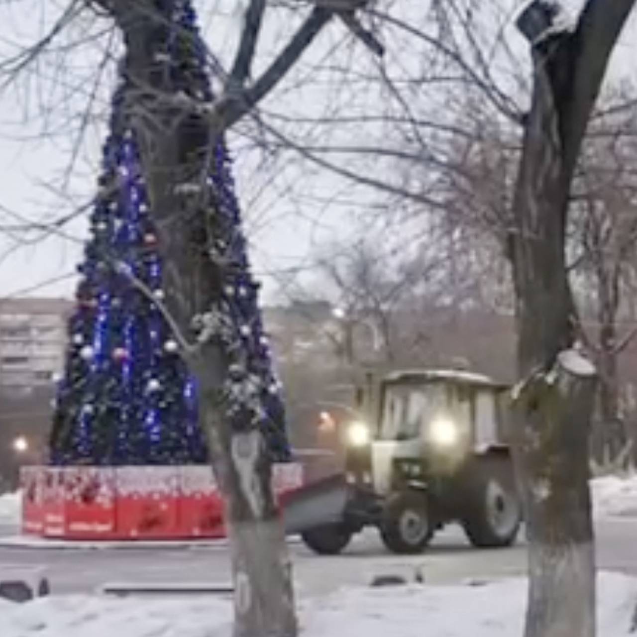 Танец» подмосковного трактора попал на видео: Город: Среда обитания:  Lenta.ru