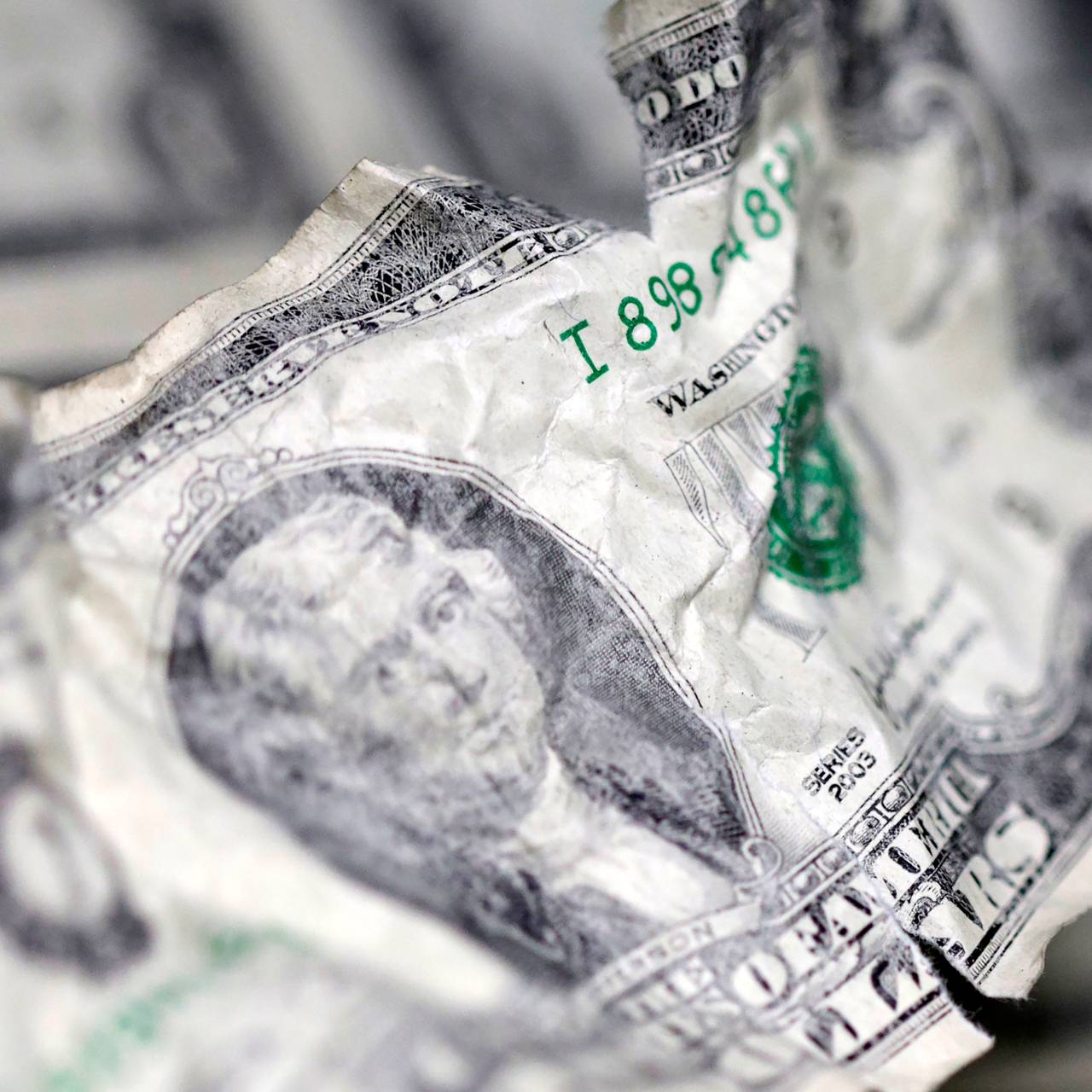 Доллару предрекли худший со времен пандемии год