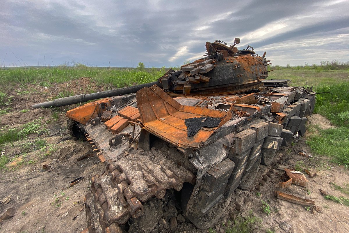 Уничтоженный танк советского производства, принадлежавший Вооруженным силам Украины