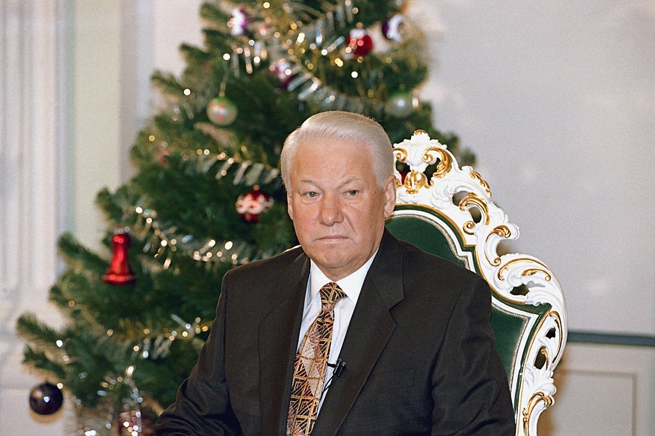 Президент РФ Борис Ельцин выступает с новогодним обращением к гражданам России в канун 1997 года