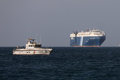 Американский корабль столкнулся с катерами хуситов в Красном море