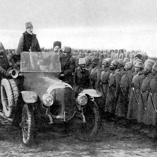 Командующий Кавказским фронтом великий князь Николай Николаевич поздравляет русские войска после взятия Эрзурума, 1916 год