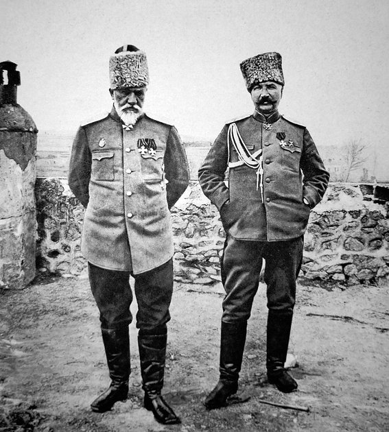 Генералы Петр Калитин (слева) и начальник штаба 1-го Кавказского армейского корпуса Владимир Ласточкин, 1916 год