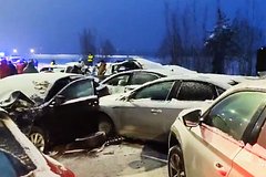 На трассе между Москвой и Петербургом в массовом ДТП столкнулись почти 50 машин