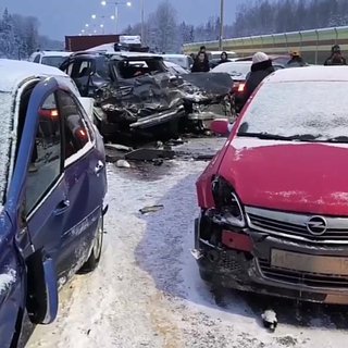 Смертельное ДТП перед мостом в Саратове попало на веб-камеру