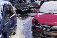 Массовое ДТП произошло на российской скоростной трассе. Столкнулись 50 машин, погиб ребенок и трое взрослых