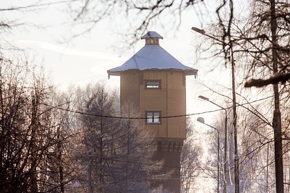 В российском селе пожаловались на падающую водонапорную башню
