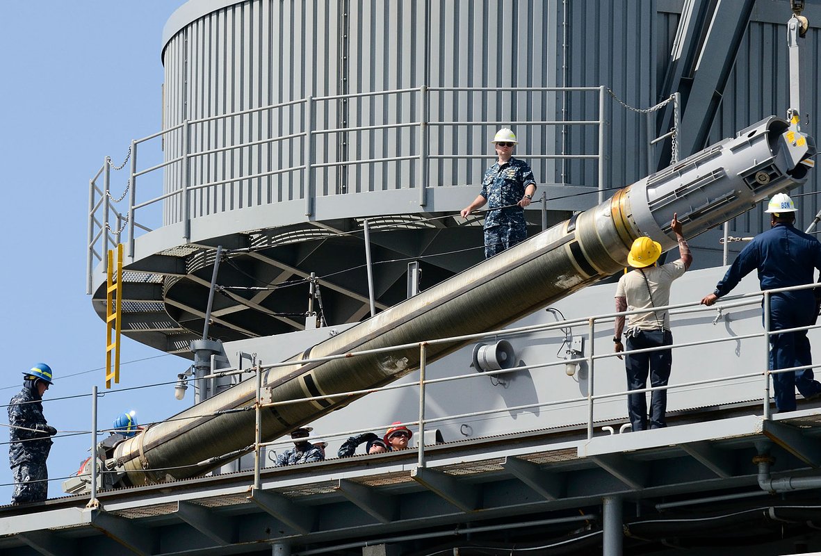 Главком ВМФ России назвал угрозой для страны американские ракеты «Томагавк». Чем они опасны?