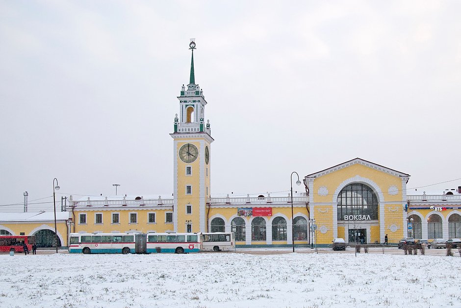 Здание вокзала в Волхове, 2014 год 