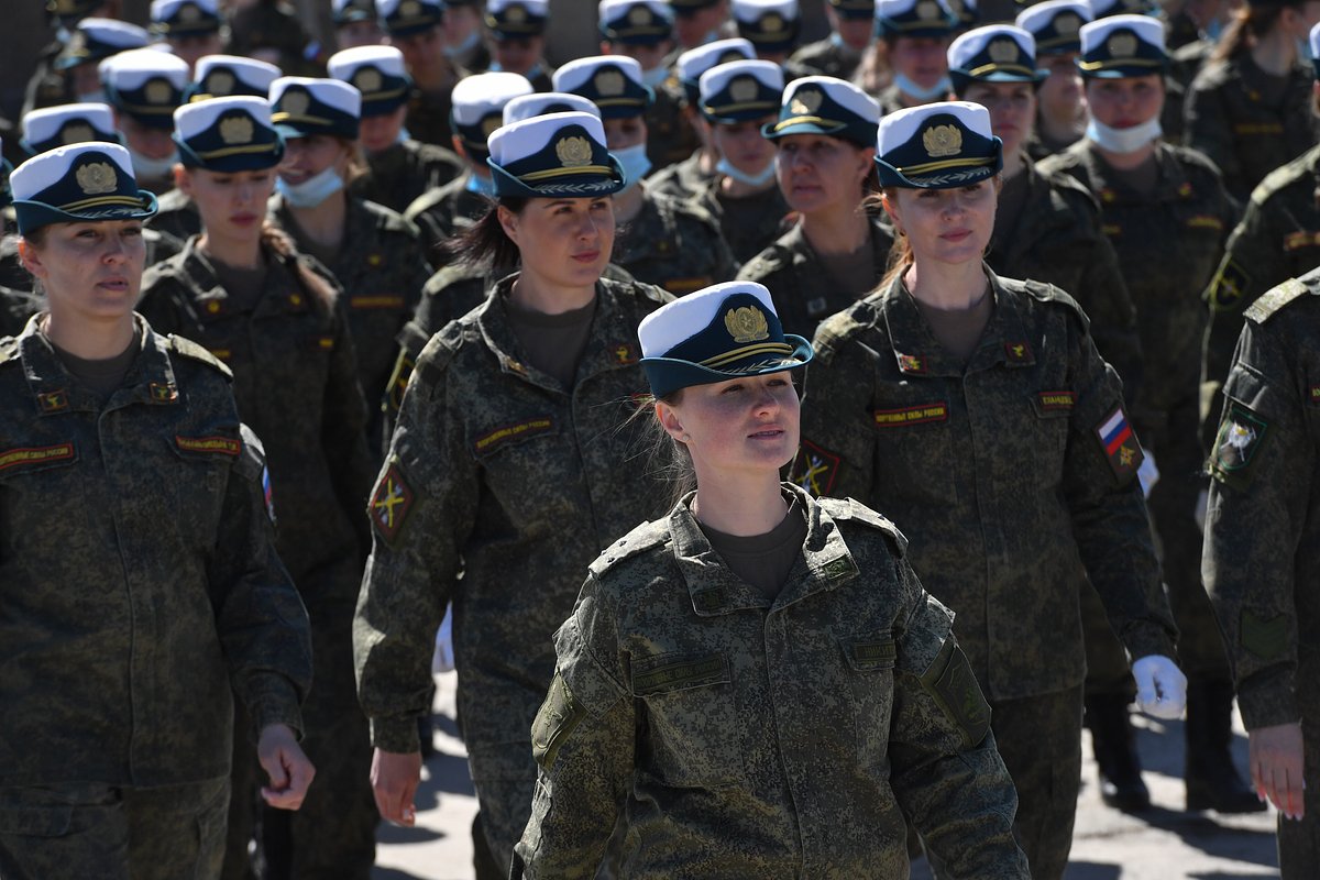 Женщины-военнослужащие на репетиции парада Победы в Верхней Пышме